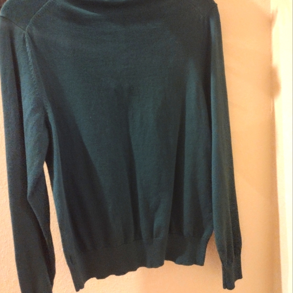 Light weight Sweater by Izod